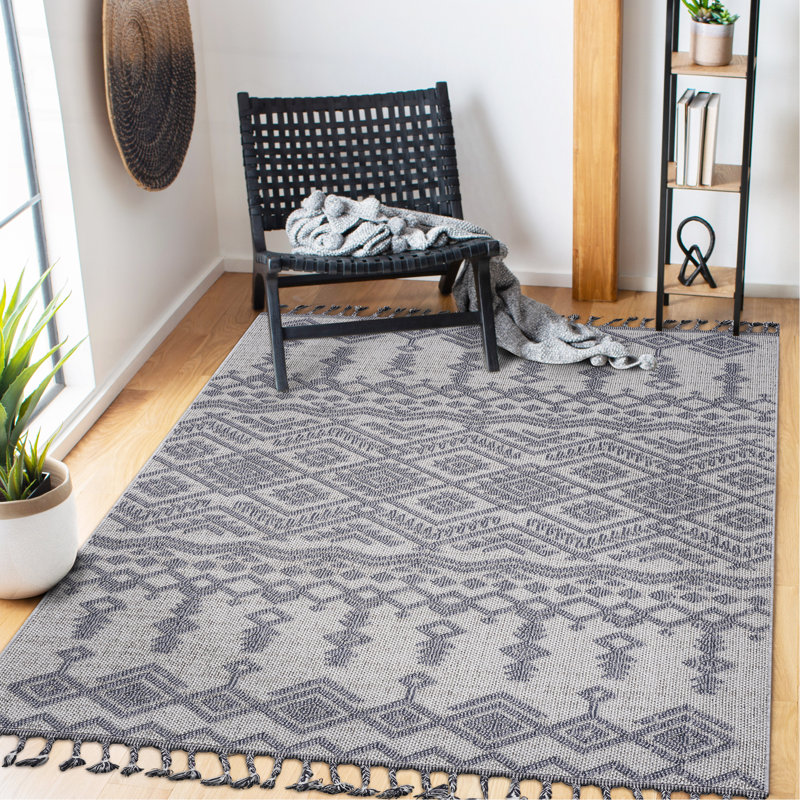 White/Gray /Traditional Indoor/Outdoor Area Rug, Rectangle 4' x 6'2"
