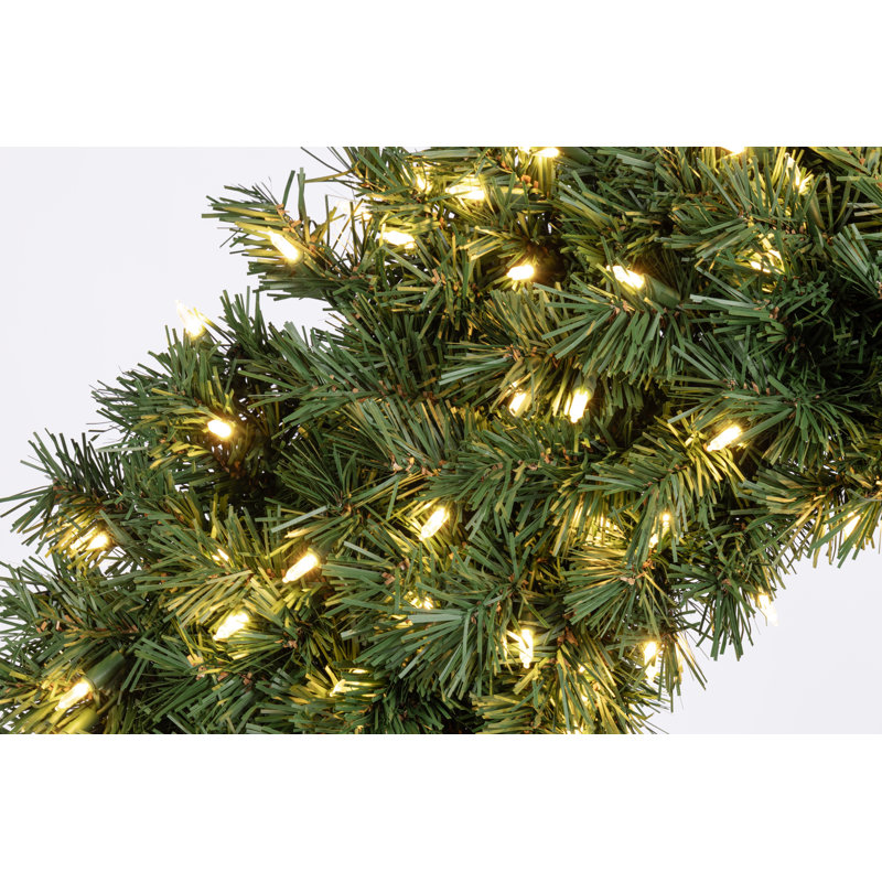 Elegant Aspen Spruce Wreath With 350 Tips And 200 Warm White LED Lights