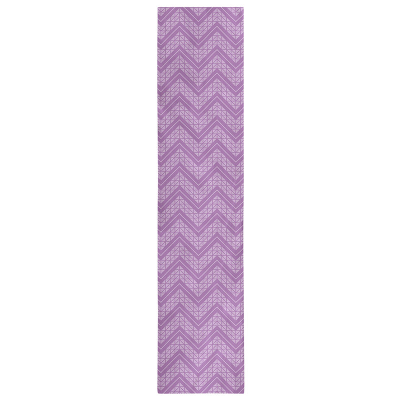Chemin de table à chevrons à la main classic Stephenie, 16 po x 90 po, Violet magenta