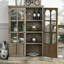 Image couleur solide + bois manufacturé + vitrines