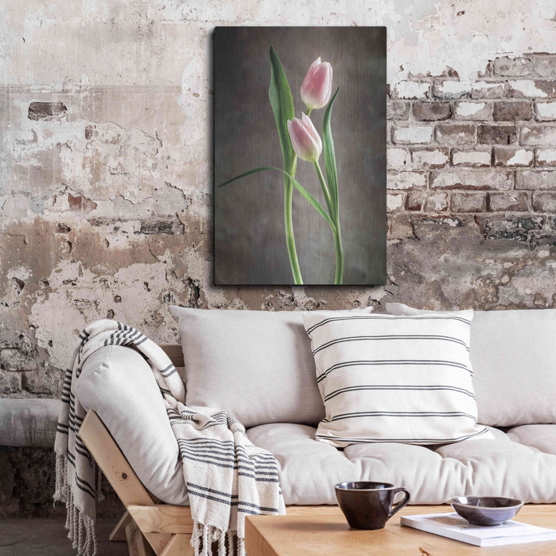 «Spring Tulips VI» par Debra Van Swearingen, H 36 po x l 24 po