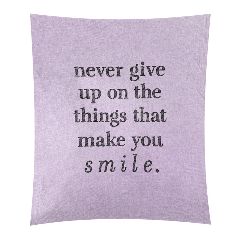 Tapisserie en polyester et citation manuscrite en polyester perseverance, H 60 po x l 51 po, Mauve / Noir