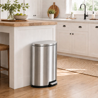 Poubelle à pédale en acier inoxydable semi-ronde 13 gallons (en forme de D) avec couvercle à fermeture en douceur