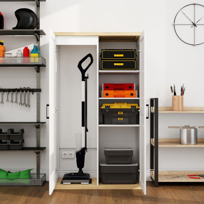 Armoire de rangement sous vide en bois de 55,1 po de hauteur, armoire de rangement à balai avec 2 portes et une tablette réglable, armoire à outils de nettoyage pour le salon, la cuisine, le garage, la buanderie et la salle de bain - blanc