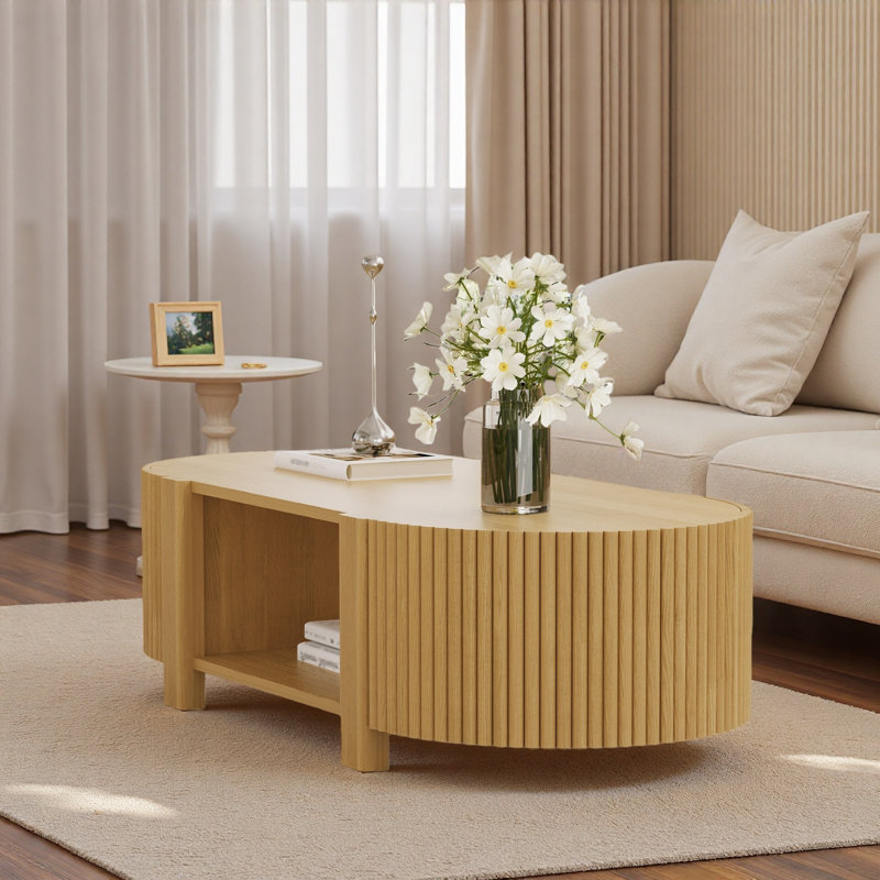 Table basse ovale cannelée avec 1 tablette et 2 portes de rangement ouvertes