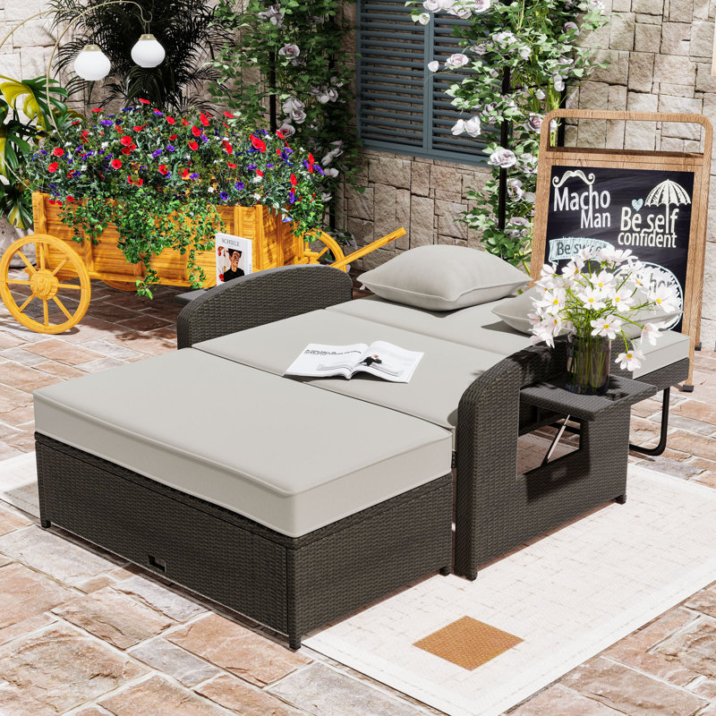 Chaise longue en rotin PE avec dossier réglable, coussins à haute densité et repose-pieds, Grey/Brown