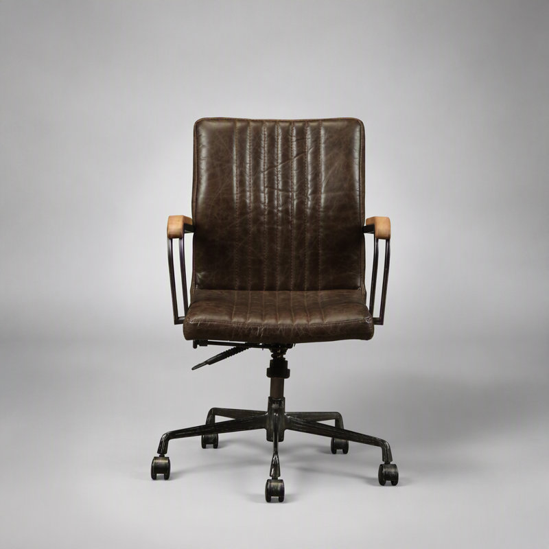 Élégant fauteuil de bureau pivotant couleur chocolat vieilli, avec vérin pneumatique et siège rembourré confortable.