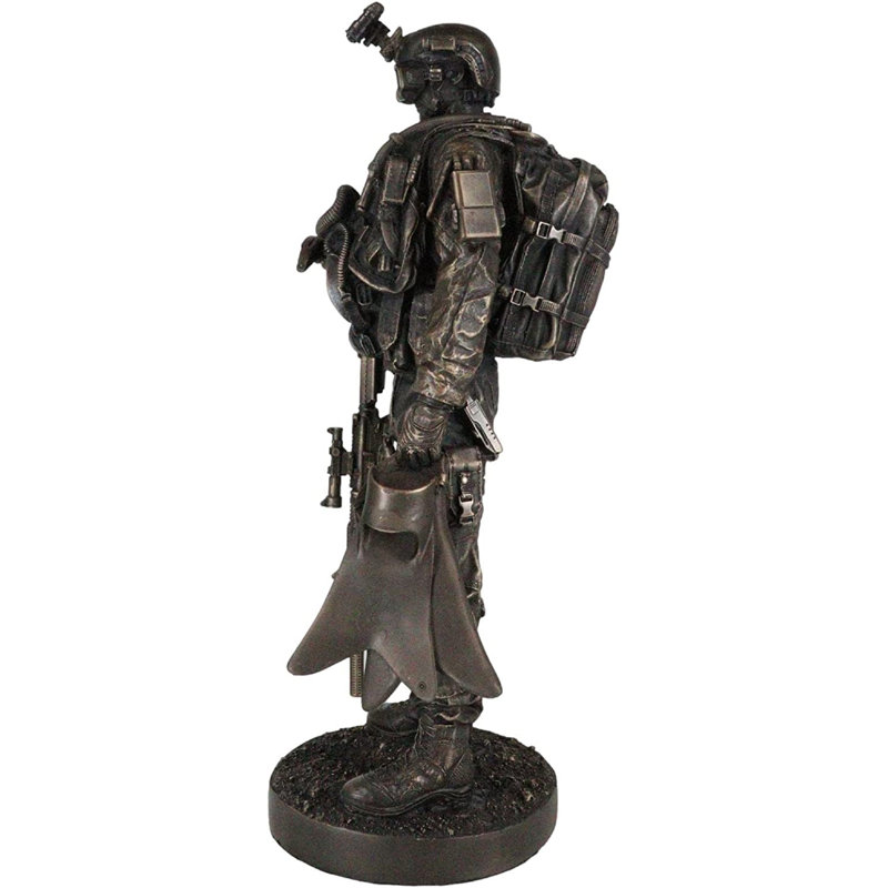 Barnerd Figurines & Sculptures