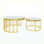 Ensemble de 2 tables basses rondes gigognes à structure circulaire en métal doré avec plateau à finition miroir pour salon et appartement-133491203