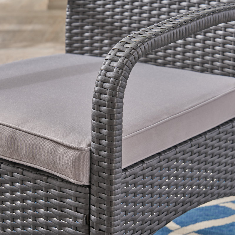 Ensemble de conversation avec canapé en rotin 5 pièces avec coussins centerville, Structure grise / coussin gris clair
