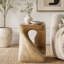 Table d'appoint à texture de bois-118202710