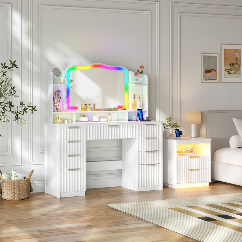 Grand bureau de meuble-lavabo moderne l 47,2 po avec 9 tiroirs, plateau en verre, miroir lumineux RVB et prises de courant, station de charge