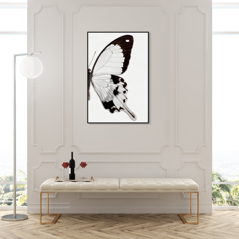 Papillon monochrome II - photographie sur toile, H 45 po x l 30 po, Toile encadrée noire