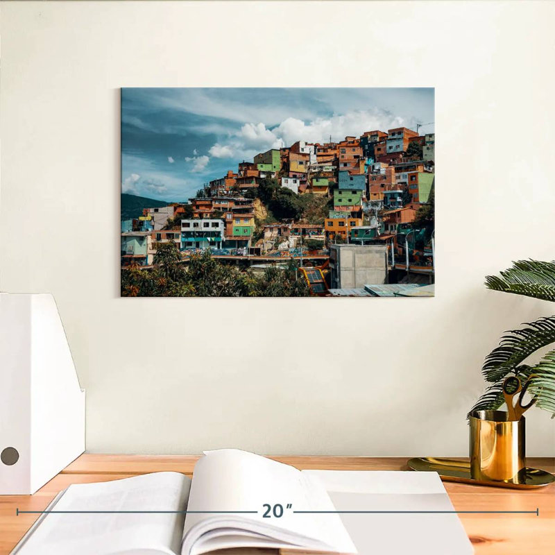 Nicci Medellin Homes, H 8 po x l 12 po
