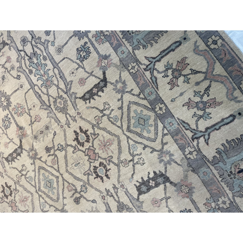Ushak Oriental Area Rug in Ivory