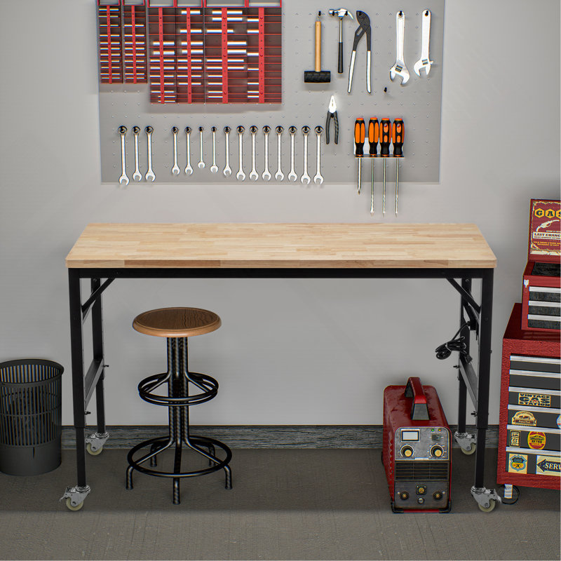 Établi réglable de 60 po pour le garage, poste de travail robuste en bois d'hévéa avec prises de courant et roues, table de travail en bois franc d'une capacité de charge de 2 000 lb