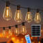 Guirlandes solaires imperméables de 60 pi avec 16 ampoules à DEL incassables St38, lumières de patio à énergie solaire avec télécommande et port USB, lumières suspendues à intensité variable de 2700 K pour le balcon de la terrasse de la cour arrière
