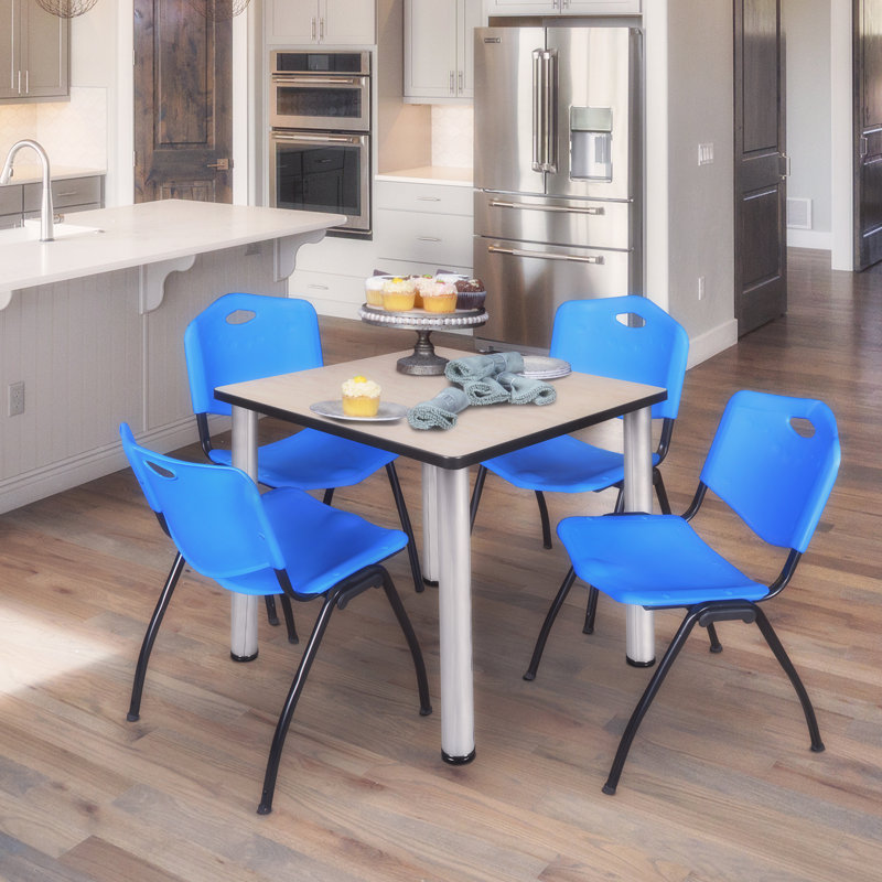 Plateau de table Kee Square, 4 chaises empilables, H 30 po x l 29 po x P 29 po, Érable, Chrome
