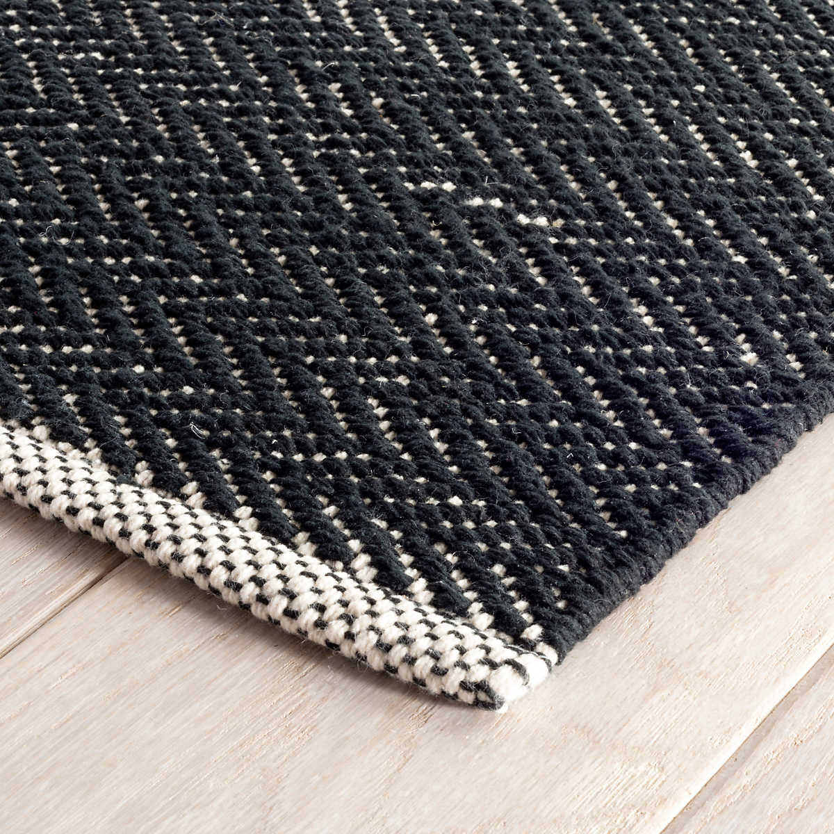 Herringbone Black Flatweave Chevron Cotton Rug, Rectangle 3' x 5'