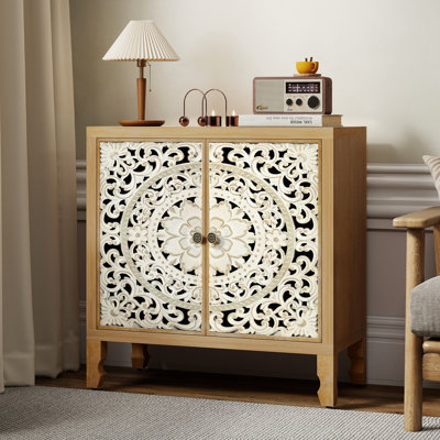 Buffet sculpté avec porte et pieds en bois massif