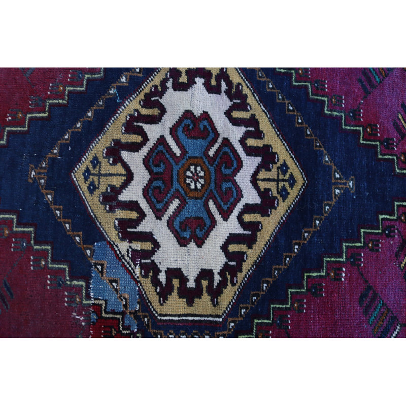 Tapis turc vintage fait à la main avec un motif géométrique vibrant parfait pour ajouter un charme bohémien aux salons ou aux chambres confortables