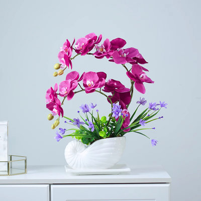 Décoration de fleurs simulées