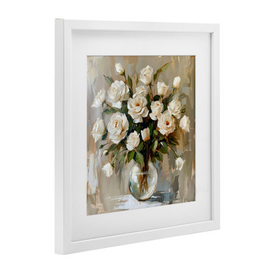 Roses blanches dans un vase, reproduction encadrée sous verre, design par LSR Creative Studio