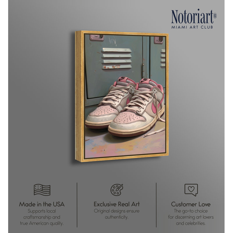 Décoration murale encadrée «Sneaker by the Locker» par Notoriart, cadre doré, 20 x 30, H 31 po x l 21 po