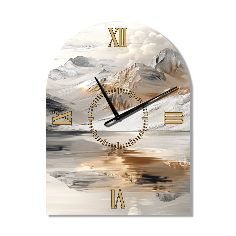 Reflets de la Montagne Dorée I - Horloge murale décorative Japandi en forme d'arche, imprimée sur métal