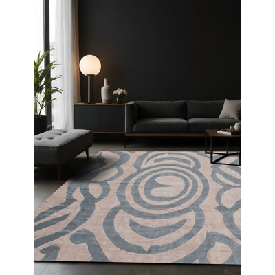 Tapis gris soyeux et moelleux