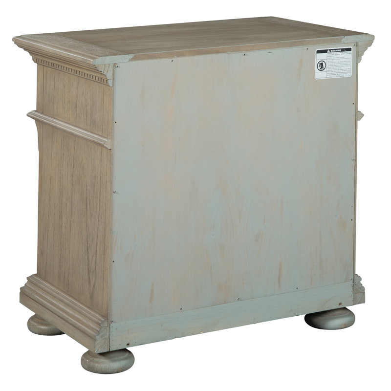 Alondrea 3 - Drawer Nightstand