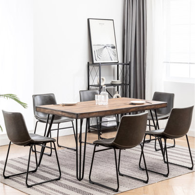 Repas industriel 7 en gris antique. Fabrication en métal et en métal. Table rectangulaire 6 chaises en similicuir. Convient à un style et à des matériaux contemporains. Revêtement en cuir. Élégant