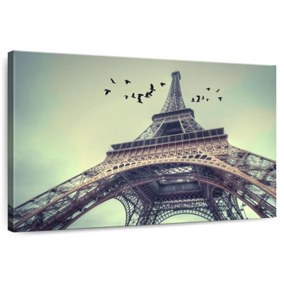 Lilie Eiffel Tower Daylight