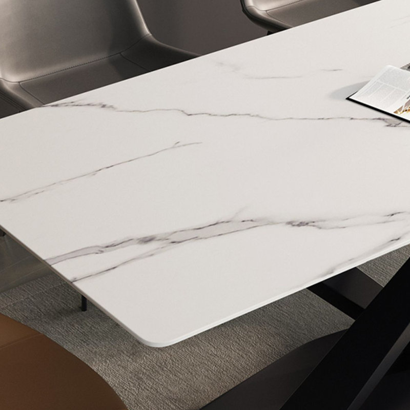Une table de salle à manger entière avec des pieds en métal, H 29,9 po x L 70,8 po x l 35,4 po