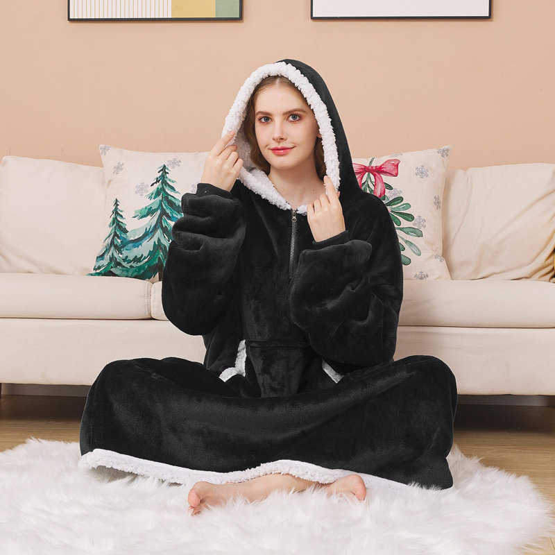 Gavrilin Throw Blanket, Black