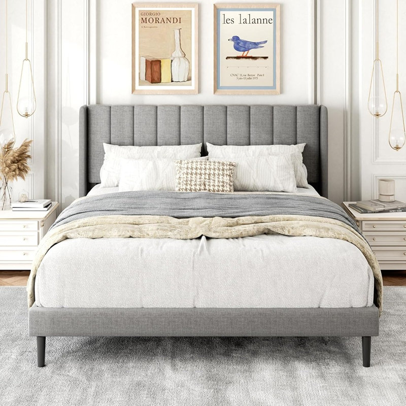 Lit plateforme Queen capitonné avec tête de lit à oreilles, sommier à lattes en bois, sans sommier tapissier, montage facile, gris pâle