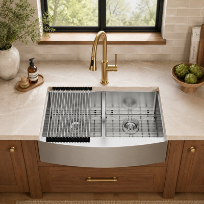 Évier de cuisine en acier inoxydable 33 po x l 33 po, double cuve à tablier frontal 50/50 avec grilles d'évier, crépine à panier et support de séchage à enroulement