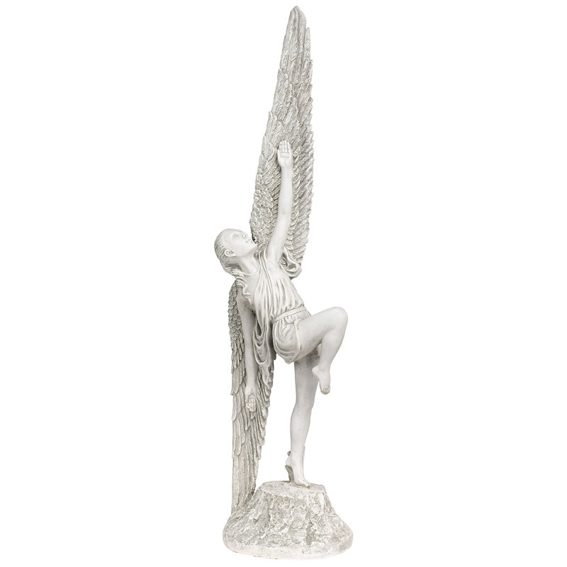 Statue d'ange en quête de ciel