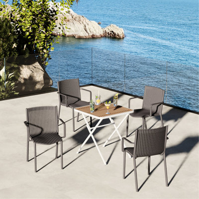 Chaise avec accoudoirs empilables Arp 4 pièces gris chaud avec table multifonctionnelle intérieure / extérieure, pieds en métal blanc, kaki, toutes saisons, antidérapant, conception ergonomique, aucun entretien, aucun dossier à lattes,
