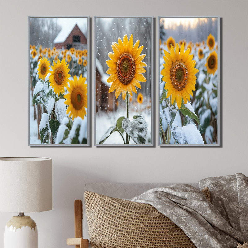 Tournesols champêtres dans une basse-cour enneigée I - Collection d'art mural traditionnel, H 28 po x l 36 po, Argent argent