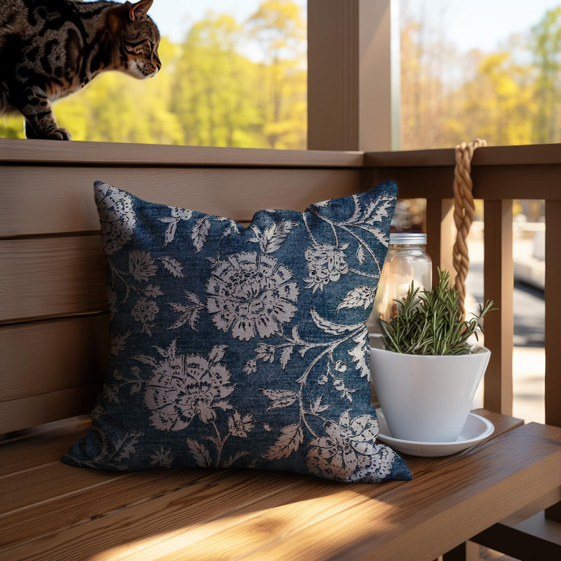 Housse de coussin floral bleu marine et beige, H 21 po x l 21 po, Carré