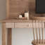 Bureau rectangulaire brun en bois massif avec 2 tiroirs