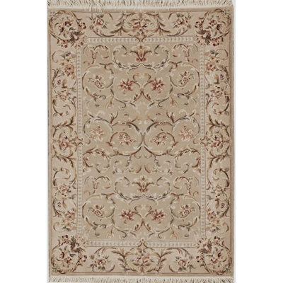 Floral Area Rug in Beige/Brown