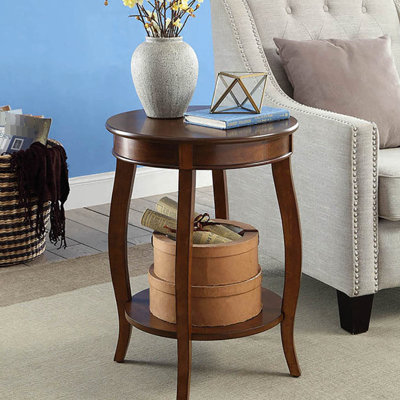 Table d'appoint ronde en noyer avec tablette inférieure pour plus de durabilité