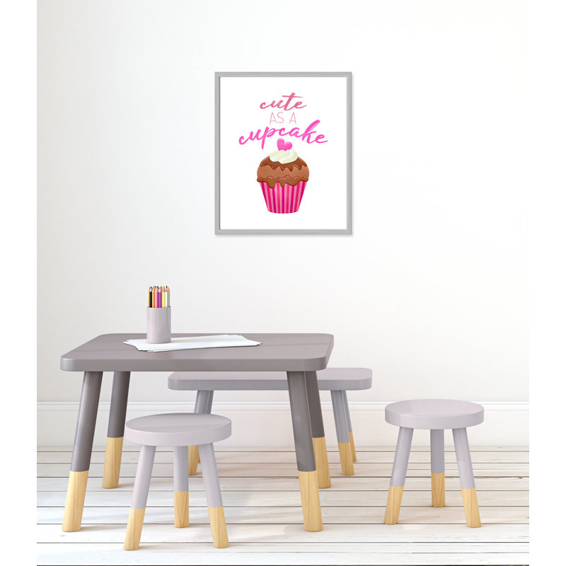 Mignon comme un petit gâteau Mignon comme un petit gâteau, H 25,5 po x l 21,5 po x P 1,19 po, Encadré de boîte argent