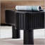 Table basse cylindrique moderne en bois de 42,52 pouces fabriquée à la main de forme irrégulière pour le salon, petite table basse avec piédestal robuste, noir