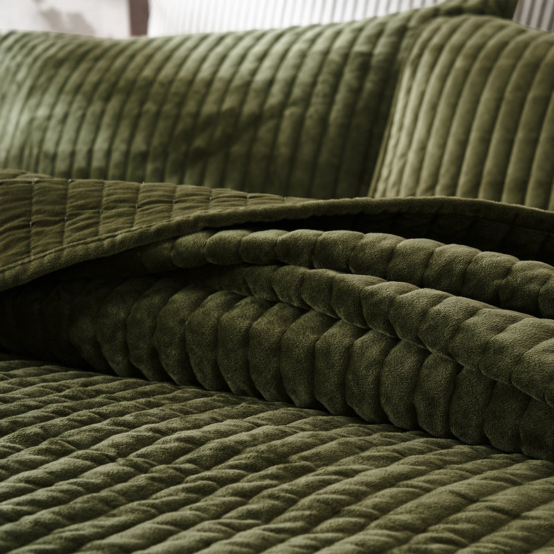 Wonderful Velvet 3-piece reversible quilt set, Queen Quilt + 2 Standard Shams, Dark Green