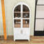 Grand garde-manger arqué avec tablettes réglables, tiroir caché et portes en verre-116111644