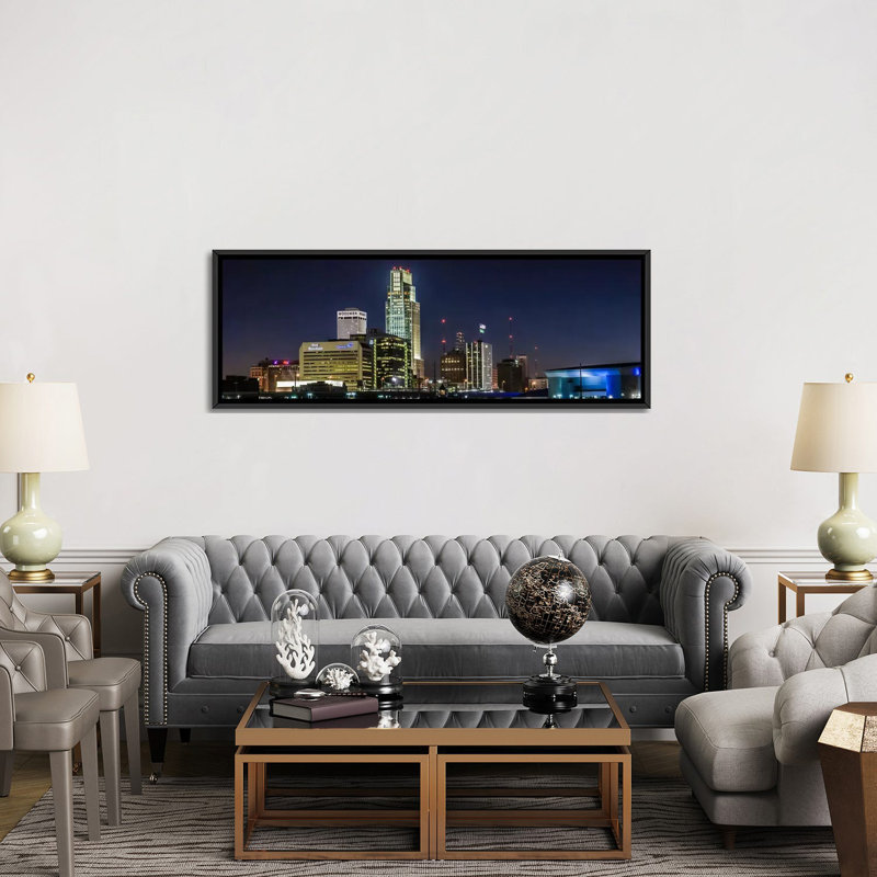 «Omaha Skyline Cityscape (Night)», reproduction de photo sur toile, H 20 po x l 60 po x P 1,5 po, Cadre noir