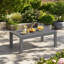 Table basse de patio en métal résistant aux intempéries avec texture grain de bois pour une utilisation extérieure dans le jardin, sur une terrasse ou un balcon.-1438193472